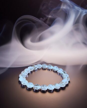 Mäekristalli käeehe